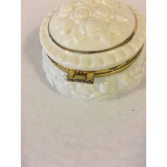 Diaamonique Porcelain Ivory and Gold Trim Jewelry Trinket Box - Picture 3 of 4